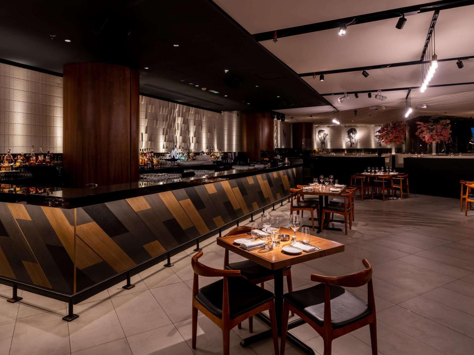 릭소스 프리미엄 두바이 Jbr 호텔 외부 사진 Interior of the restaurant