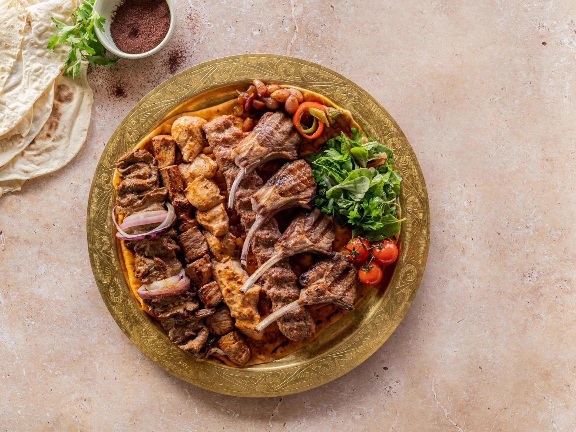 릭소스 프리미엄 두바이 Jbr 호텔 외부 사진 A plate of shakriyeh