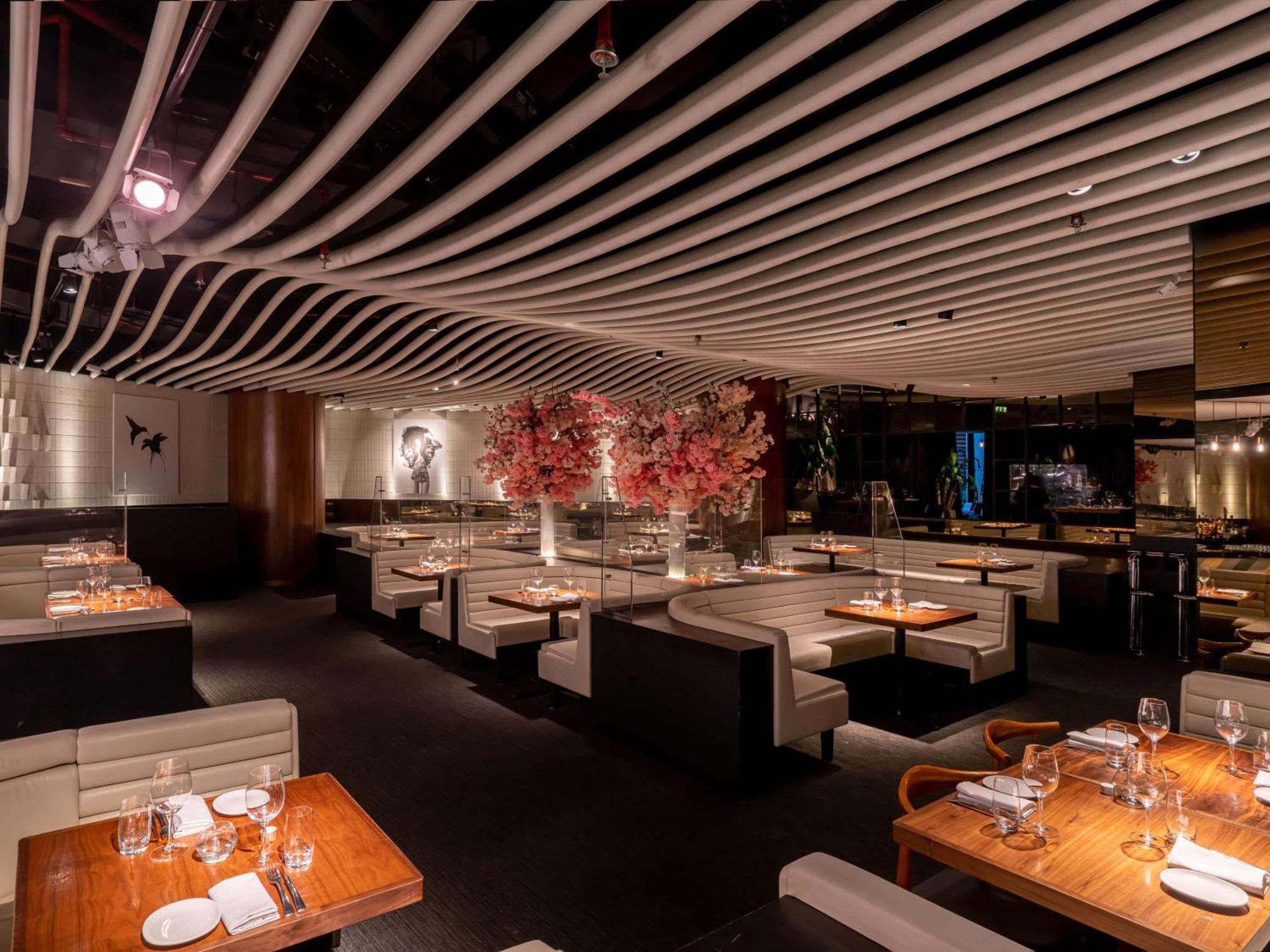릭소스 프리미엄 두바이 Jbr 호텔 외부 사진 Interior of the restaurant