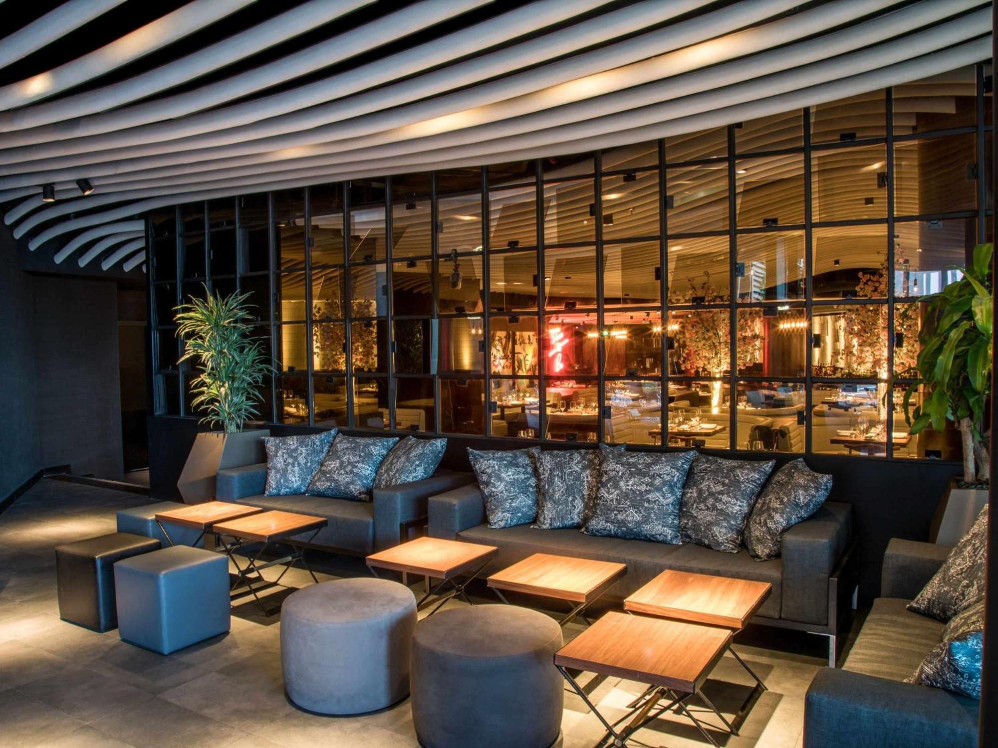 릭소스 프리미엄 두바이 Jbr 호텔 외부 사진 The lounge at the airport
